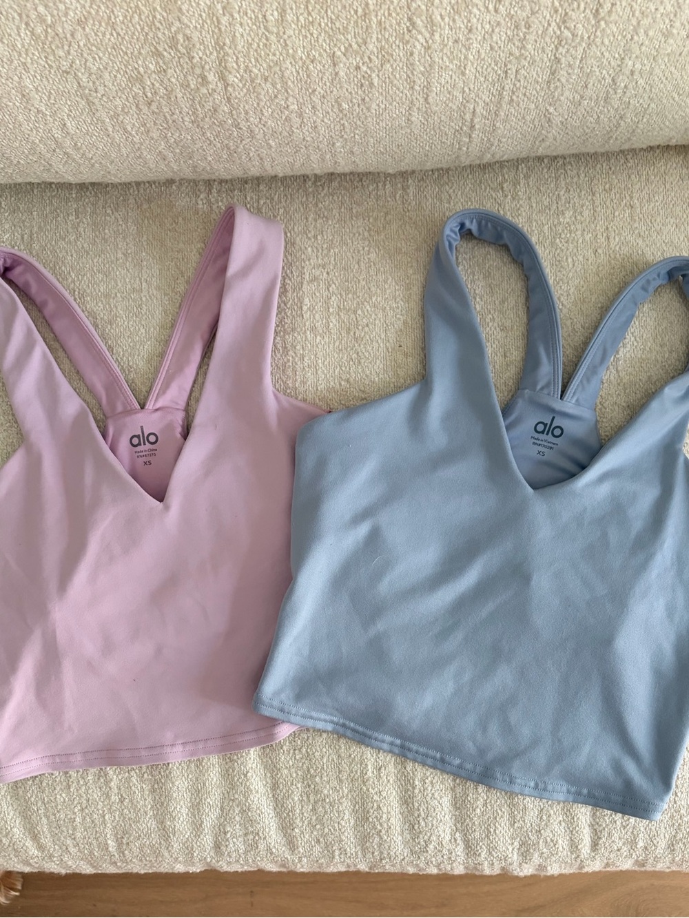 Alo Airbrush Real Bra Tank Crop XS Pink Blue Bundle Winter Frost - Picture 2 of 6